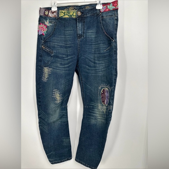 Desigual Denim - Desigual Exotic Denim Jeans Blue Crop Embroidered sequins Size 33
